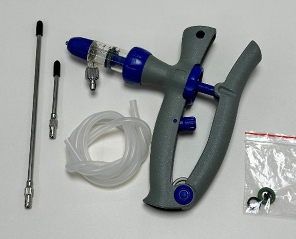 Dosing syringe, hose attachment