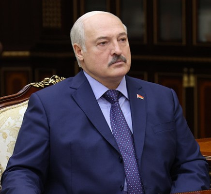 Lukashenko to officials: we must protect sovereign Belarus with our labor, blood, sweat and life