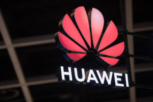 Глава Huawei заявил о моменте между жизнью и смертью компании