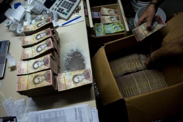 The IMF predicts Venezuela's fall in GDP and inflation of more than 2300%